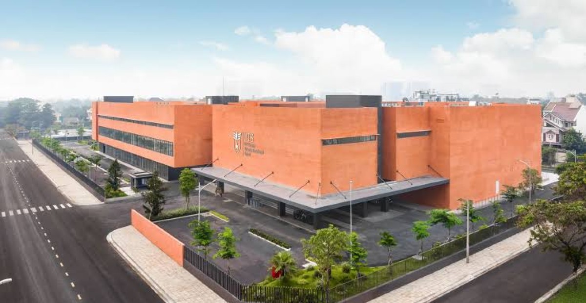 Trường liên cấp Gò Vấp - cửa sổ mở hất toàn khối lớp học