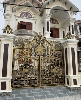 Cổng nhôm đúc hoa văn