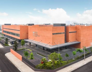 Trường liên cấp Gò Vấp - cửa sổ mở hất toàn khối lớp học