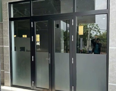 Lắp đặt cửa kính